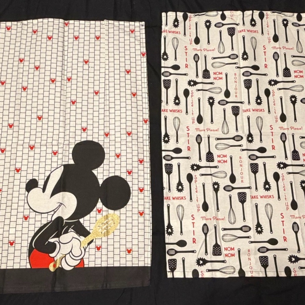 Set of Two NEW Disney Store Mickey Mouse Kitchen Towels